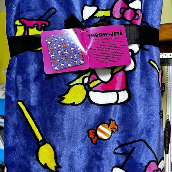New Hello Kitty Halloween Witch Spiders Purple 60" x 70" Plush Throw Blanket - Picture 3 of 6